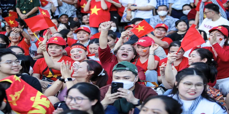 Người dân Việt Nam ủng hộ đội tuyển quốc gia